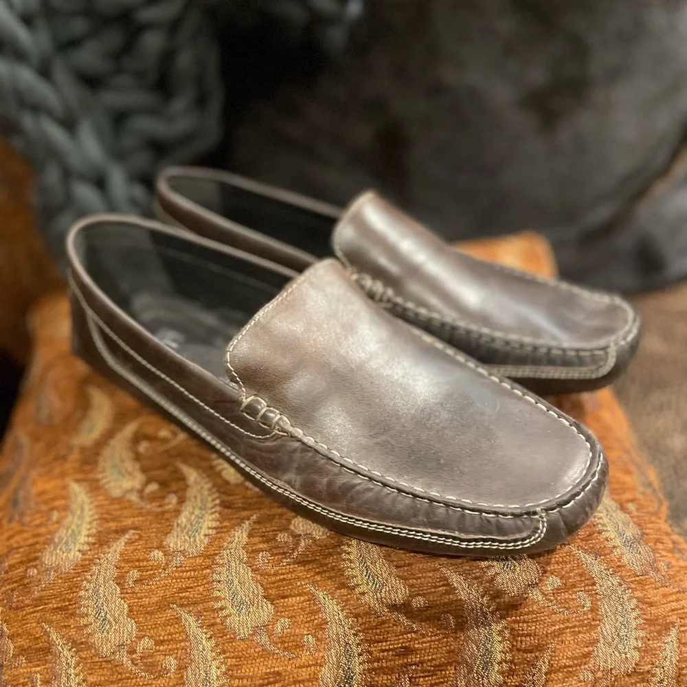 Men’s slip-on driving loafer by J. Ferrar in  size 13